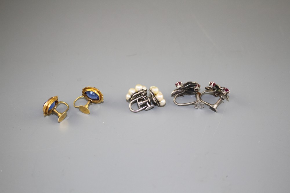 Three assorted pairs of 9ct earclips, one pair set with blue paste, the others in 9ct white metal, cultured pearl